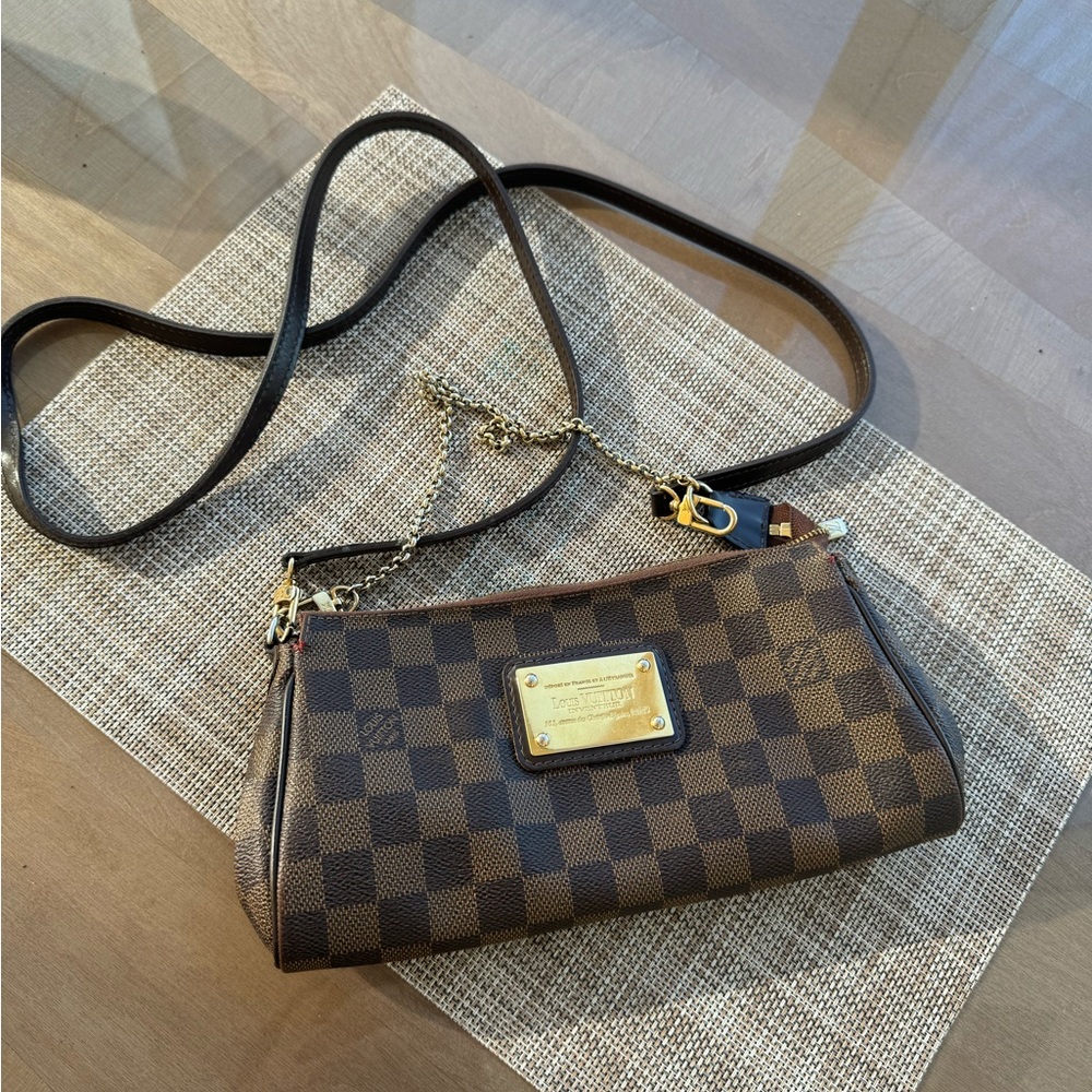 100% Authentic Louis Vuitton Damier Eva pochette w/ detachable crossbody strap